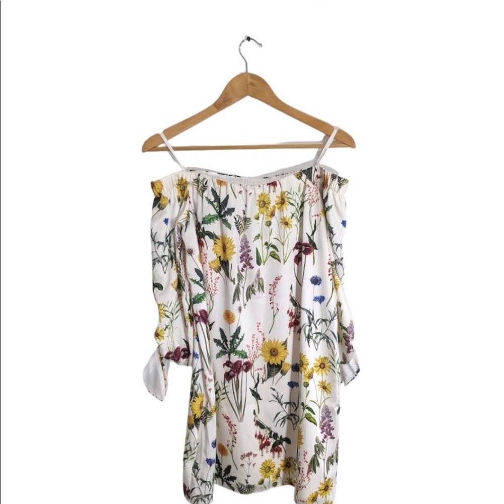 Worn once, perfect condition.  Beautiful fit for summer and spring.